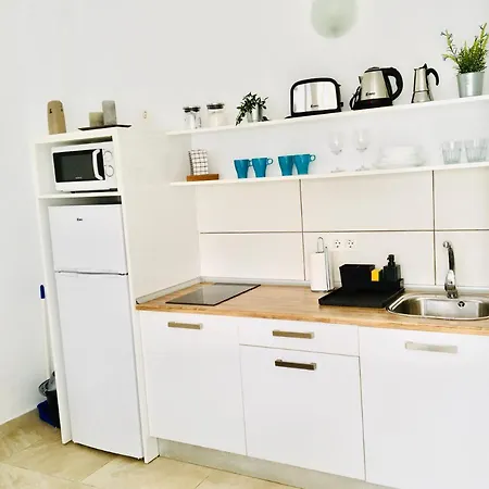 شقة Anjomacar B *