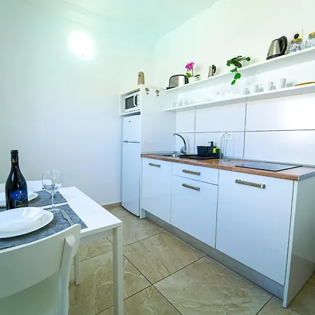 Anjomacar B تيغيسي