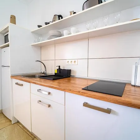 شقة Anjomacar B *