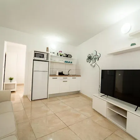 Anjomacar B Apartment *