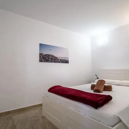 Anjomacar B تيغيسي