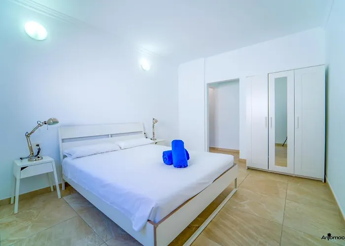 Anjomacar B Apartment *