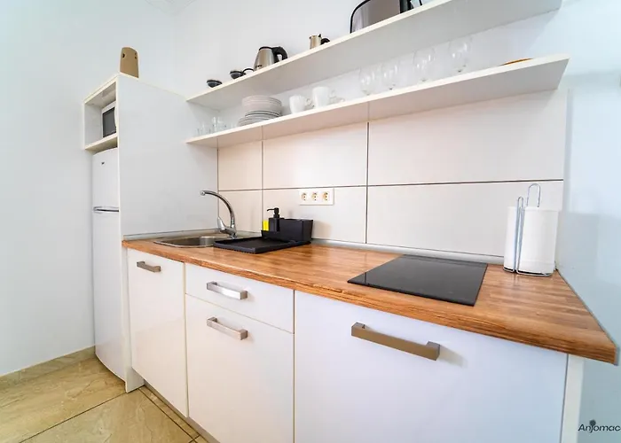 Apartment Anjomacar B *