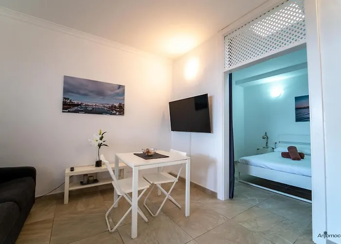 Appartement Anjomacar B *